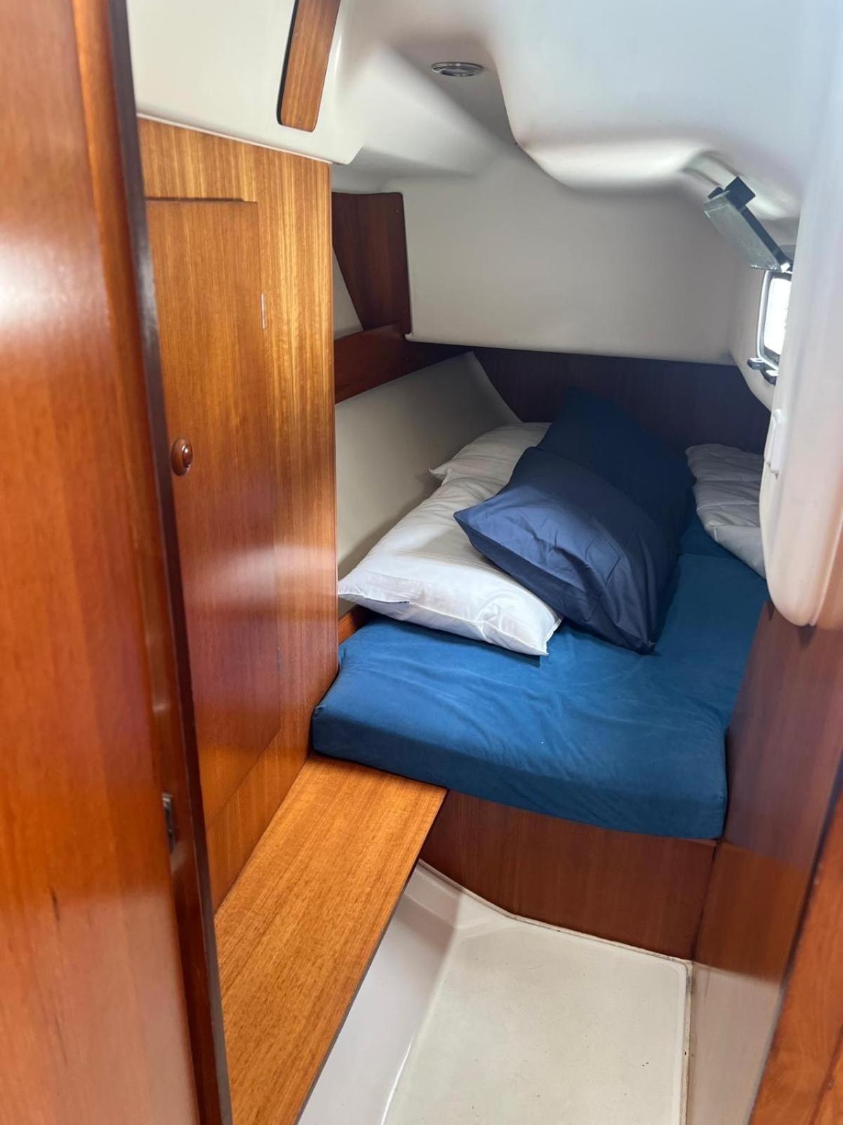 Botel Deepblue Sail Boat