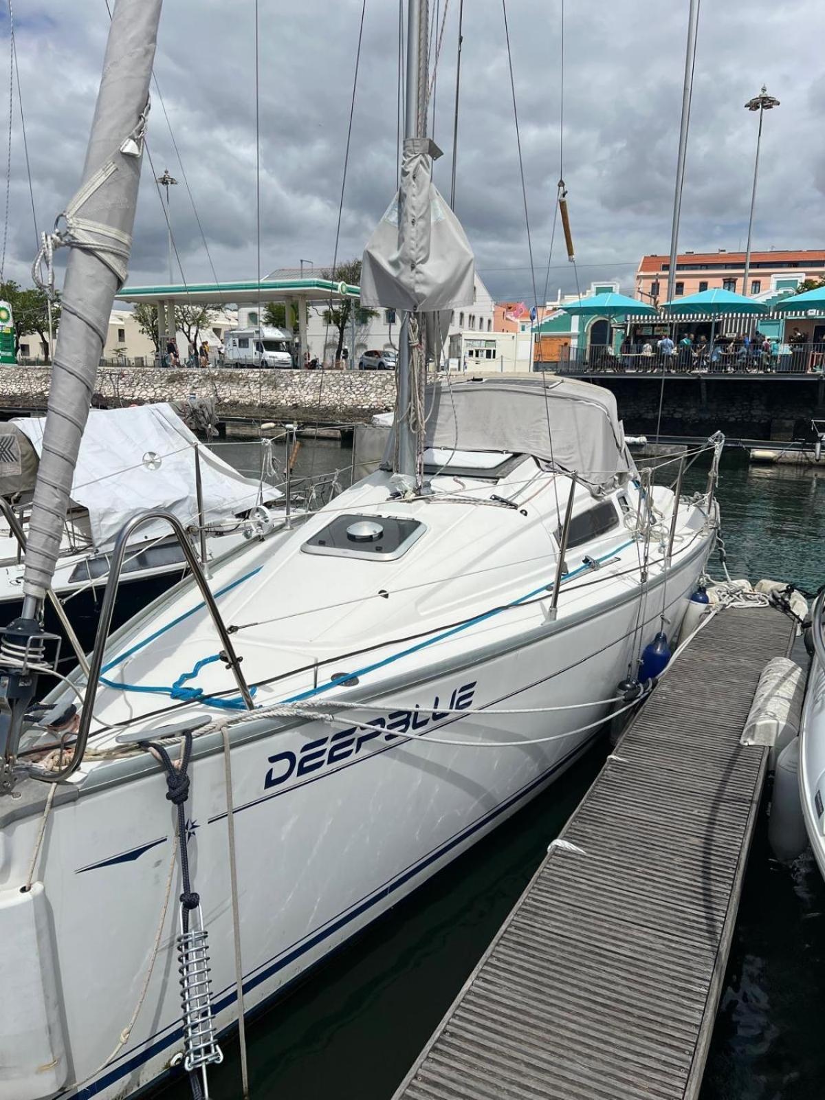 Deepblue Sail Boat Botel