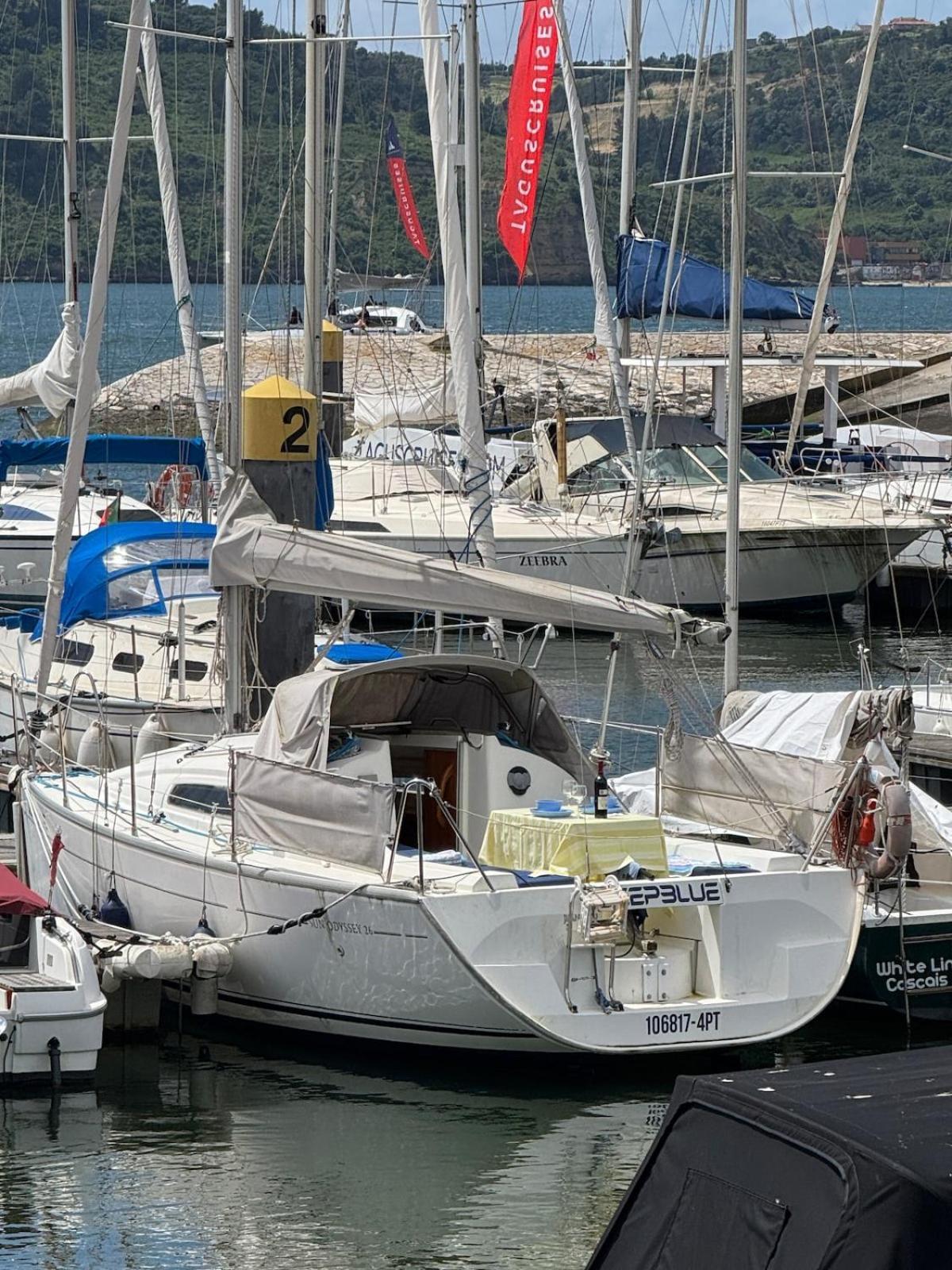 Deepblue Sail Boat Botel